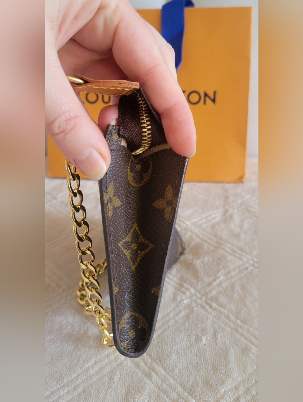 Authentuc Louis Vuitton Monogram Pouch ,serial number :VI0948 - Picture 5 of 13
